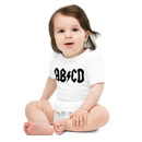 Babybody med texten "ABCD"