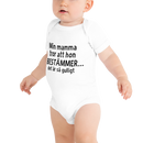 Babybody med texten "Min mamma tror att hon bestämmer"