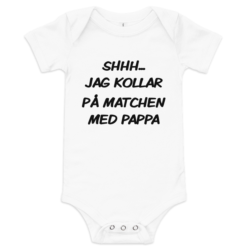 Babybody med texten "Shhh jag kollar på matchen med pappa"