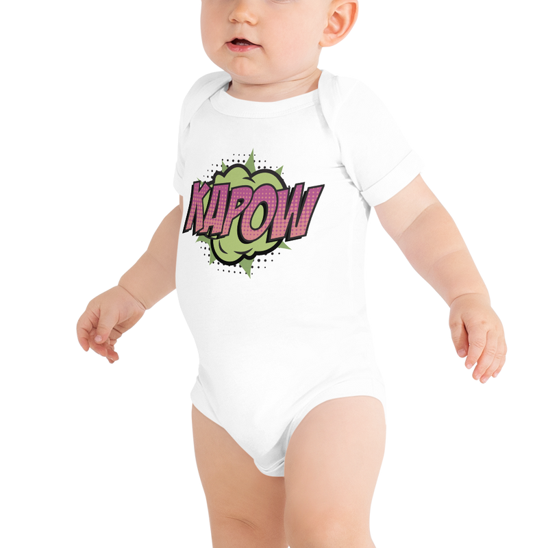 Babybody med texten "KAPOW"