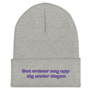 Mössa med broderad text - Det ordnar nog upp sig under dagen