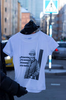 T-shirt med bild och citat av Gertrude Stein " In the morning there is meaning. In the evening there is feeling"