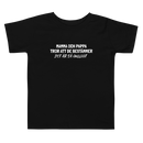 T-shirt för barn med texten "Mamma och pappa tror att de bestämmer"