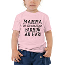 T-shirt för barn med texten - "Mamma du är sparkad, farmor är här"