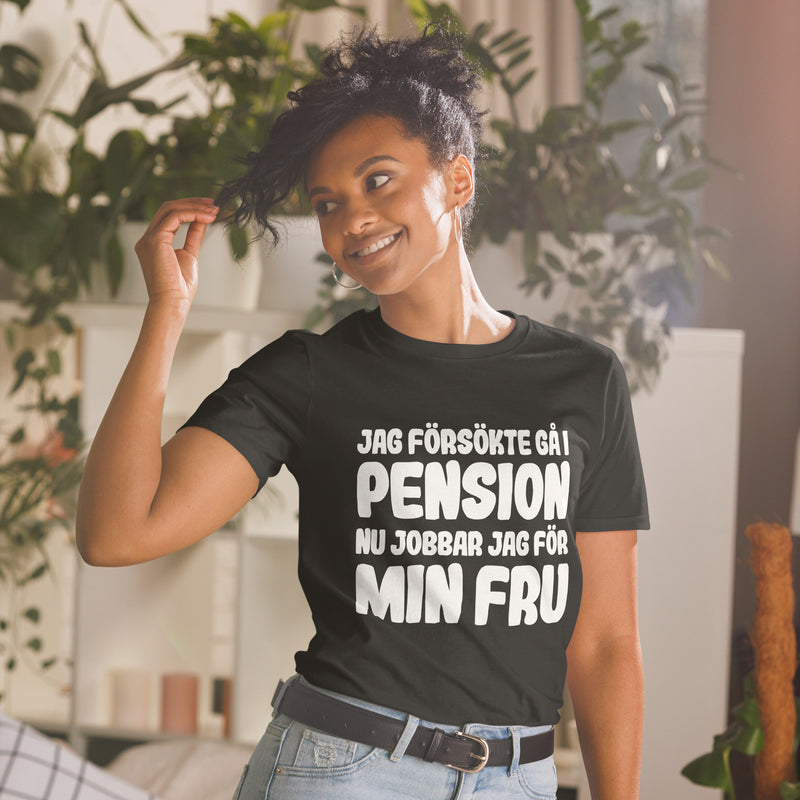 Kortärmad t-shirt i unisex-modell med texten - Jag försökte gå i pension