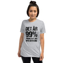 Kortärmad t-shirt i unisex-modell med texten - Det är 99% chans att jag inte bryr mig