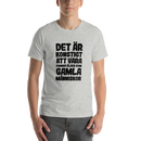 T-shirt med bild texten "Det är konstigt att vara samma ålder som gamla människor"