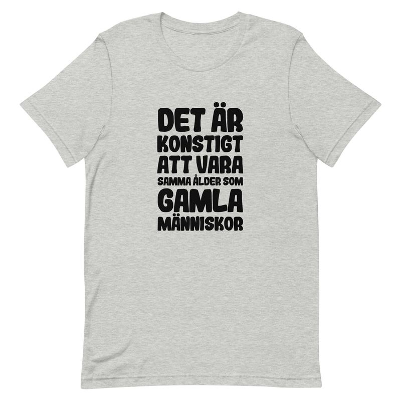 T-shirt med bild texten "Det är konstigt att vara samma ålder som gamla människor"
