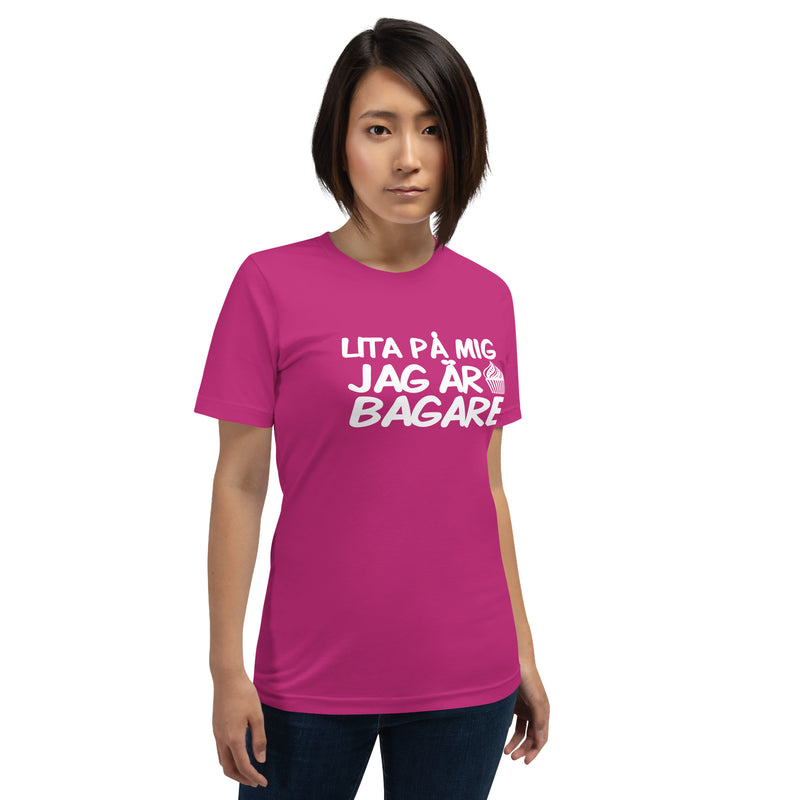 T-shirt med bild texten "Lita på mig, jag är bagare"