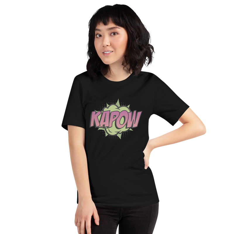 T-shirt med bild texten "KAPOW"