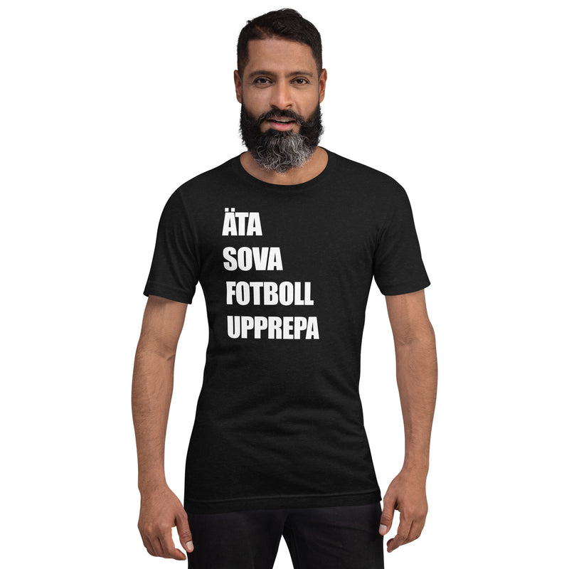 T-shirt med bild texten "ÄTA SOVA FOTBOLL UPPREPA"