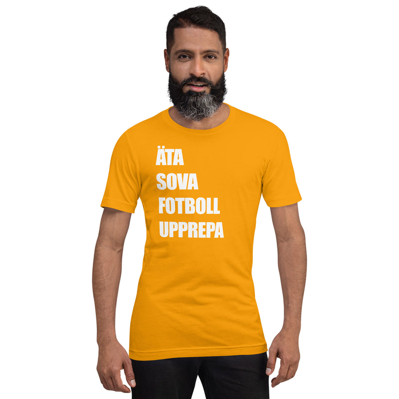 T-shirt med bild texten "ÄTA SOVA FOTBOLL UPPREPA"