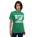 T-shirt med bild texten "Du hittar mig i garaget"