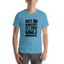 T-shirt med bild texten "Det är konstigt att vara samma ålder som gamla människor"