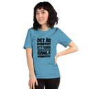 T-shirt med bild texten "Det är konstigt att vara samma ålder som gamla människor"