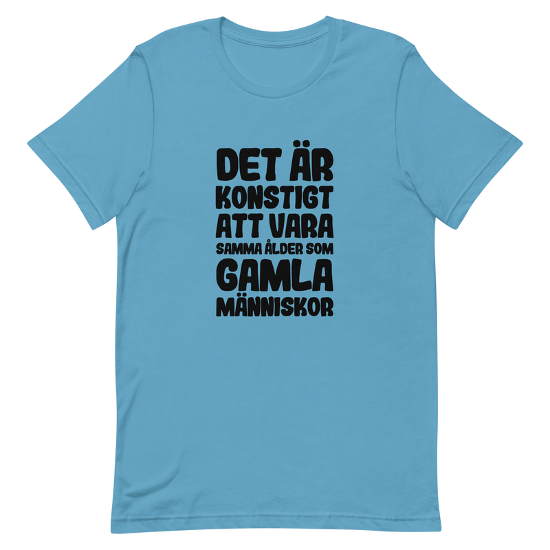 T-shirt med bild texten "Det är konstigt att vara samma ålder som gamla människor"