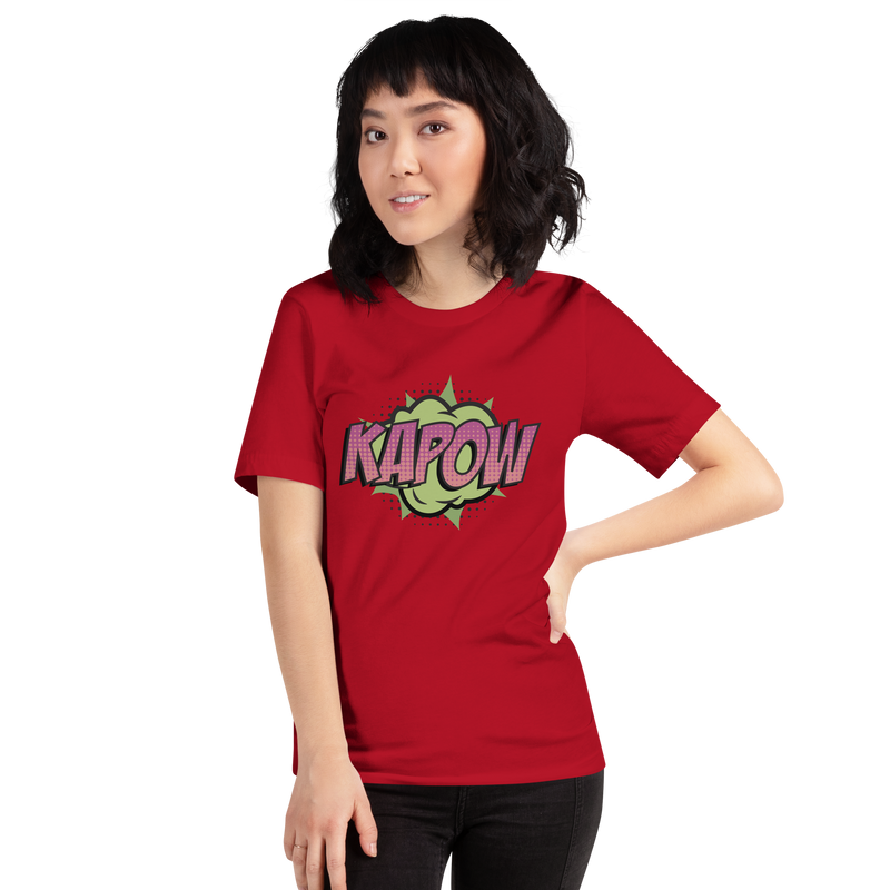 T-shirt med bild texten "KAPOW"