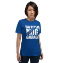 T-shirt med bild texten "Du hittar mig i garaget"