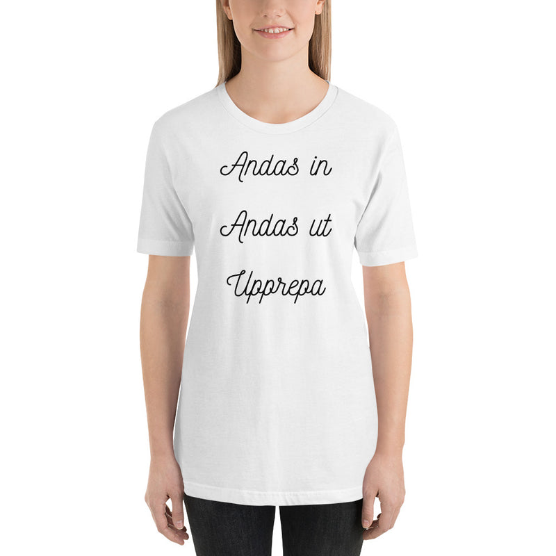T-shirt med texten "Andas in"