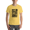 T-shirt med bild texten "Det är konstigt att vara samma ålder som gamla människor"
