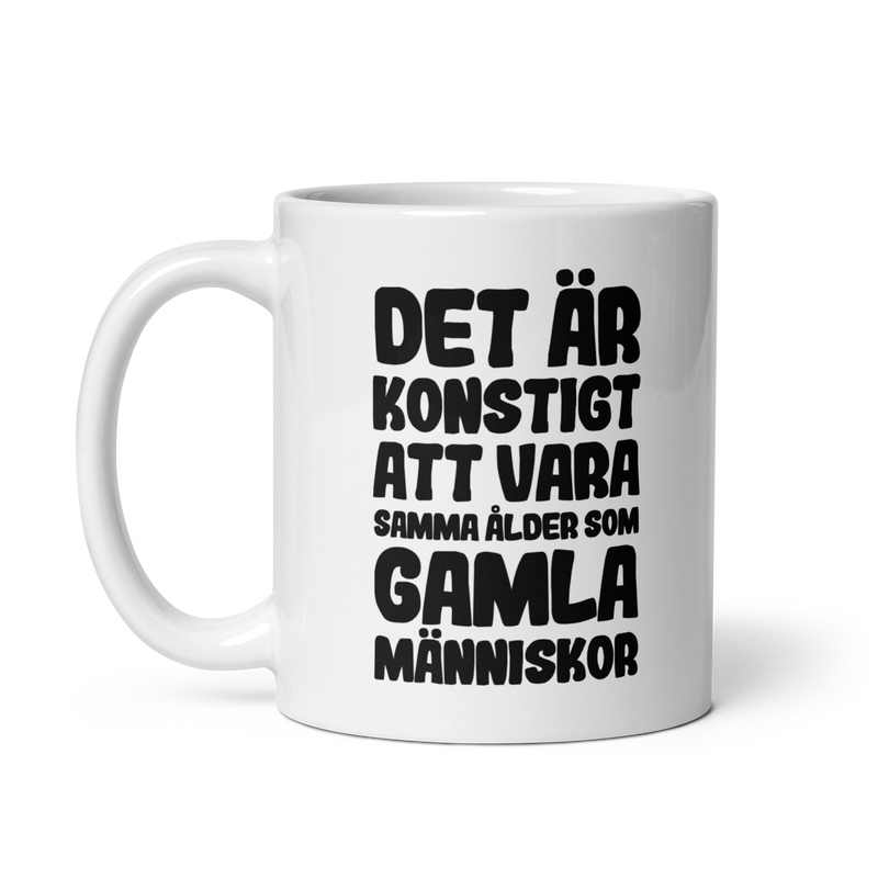 Porslinsmugg med texten "Det är konstigt"