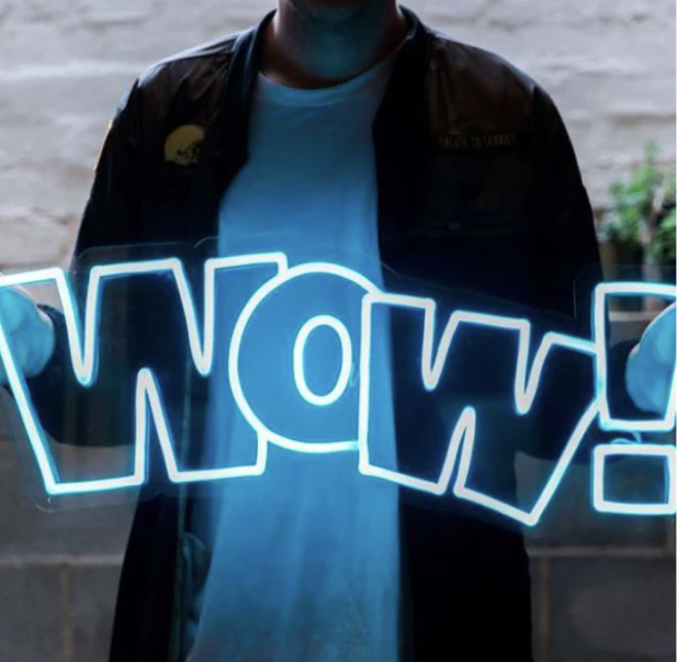 WOW! - neonskylt
